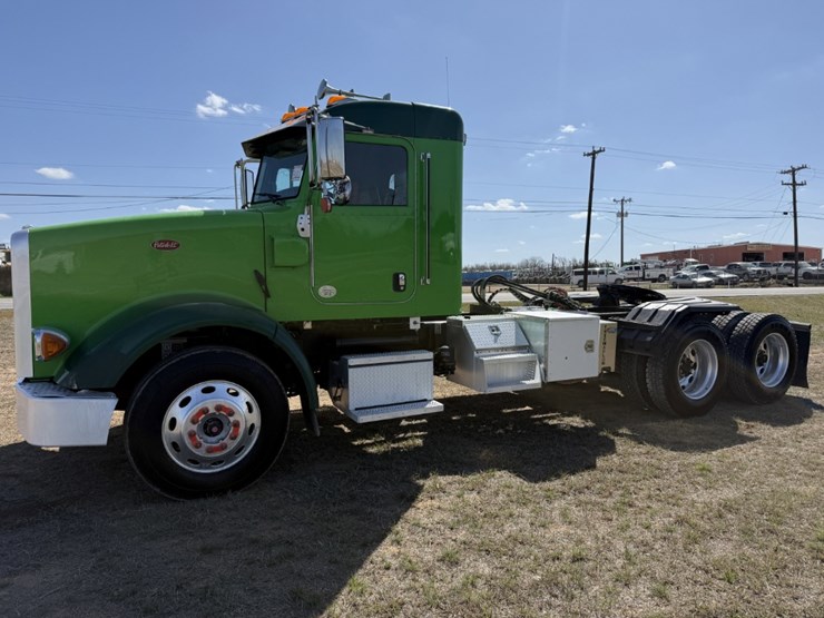 2021-peterbilt-367-image-1