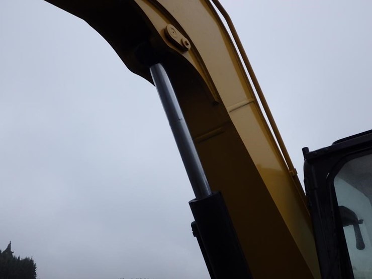 caterpillar-307.5-image-13