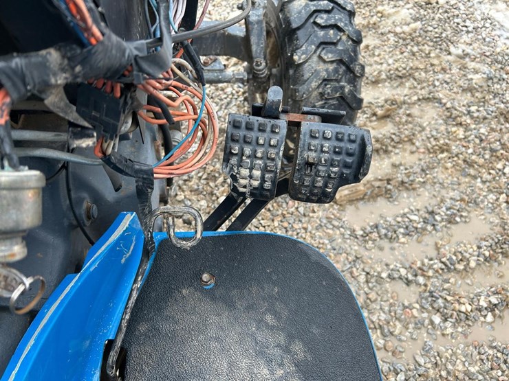 new-holland-1725-image-25