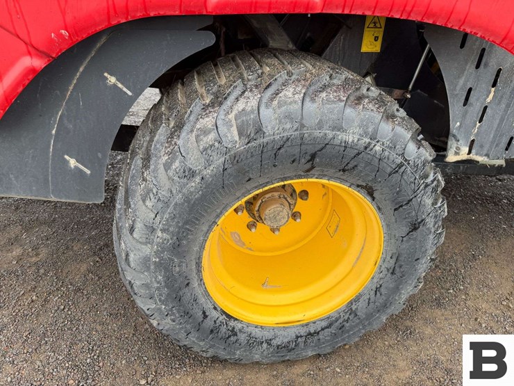 new-holland-340-image-41