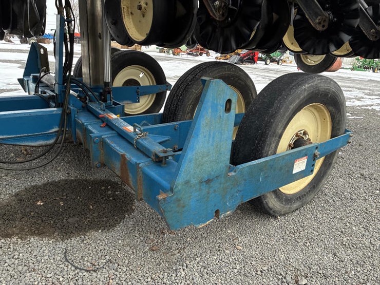 1997-kinze-2600-image-31