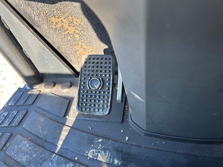 2018-kubota-r630-image-21