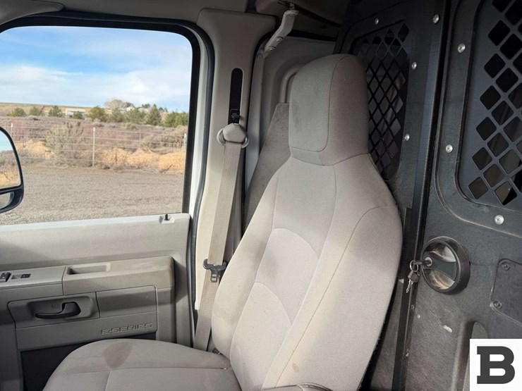 2010-ford-cargo-image-31