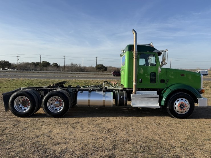2021-peterbilt-367-image-4