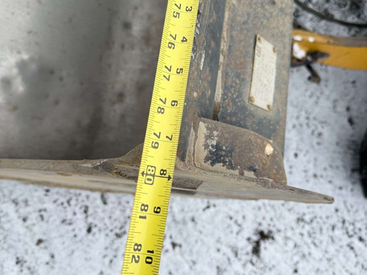 2013-caterpillar-906-image-11