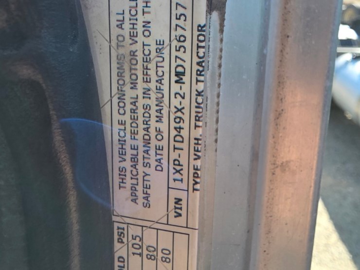 2021-peterbilt-367-image-2