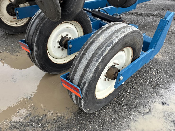 2010-kinze-3600-image-59