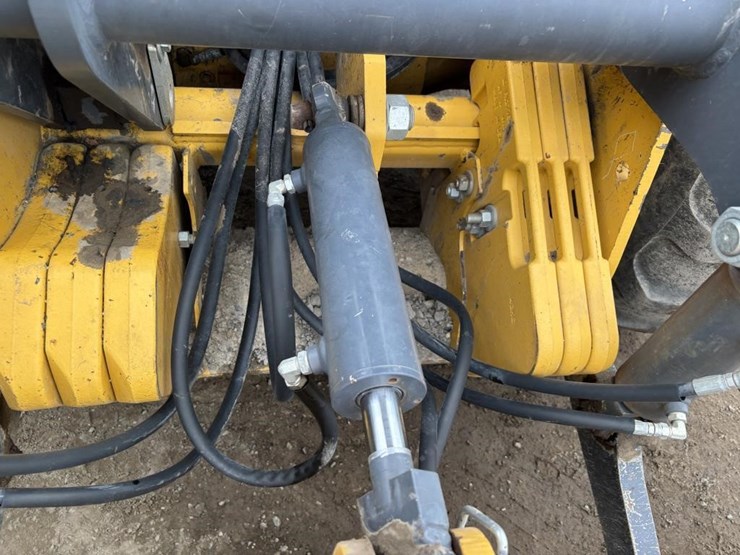 2018-deere-210lep-image-9