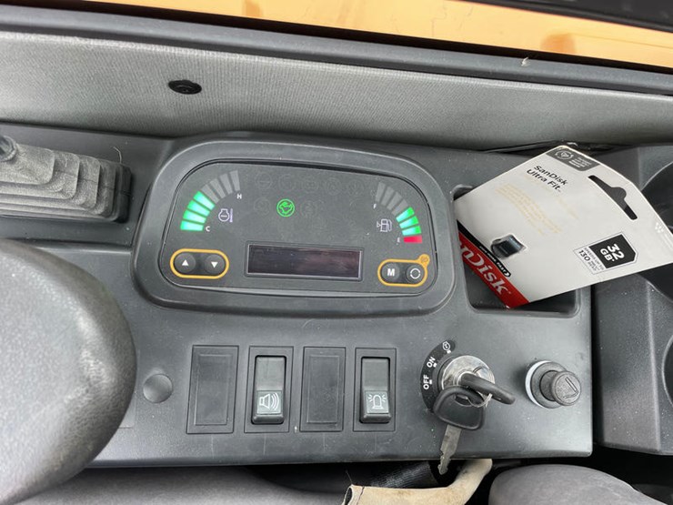 2024-case-cx30c-image-35