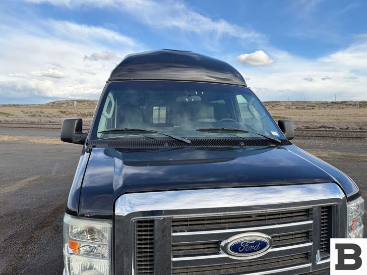 2014-ford-cargo-image-9