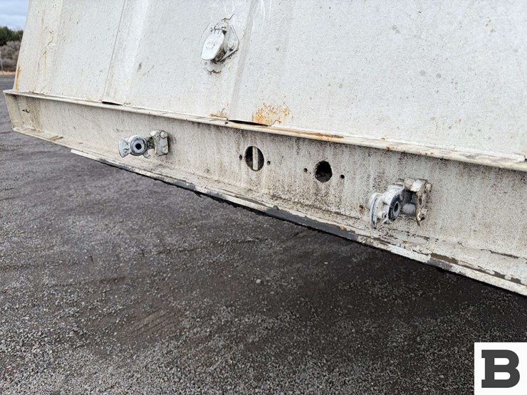 2000-neville-trailer-image-9