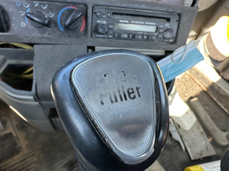 #40057-•-2001-freightliner-century-classic-s/t-t/a-daycab-truck-tractor-1fujbbbg41lh91794-image-71