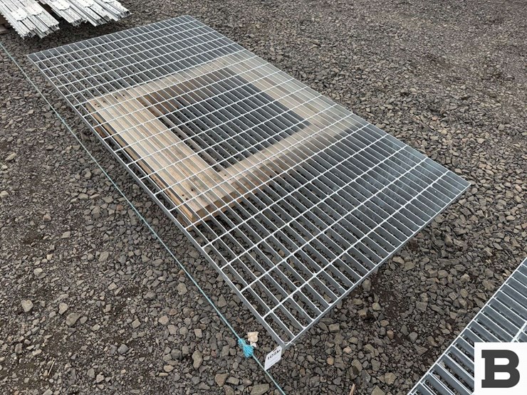 39"x78"-galvanized-metal-grating-image-2