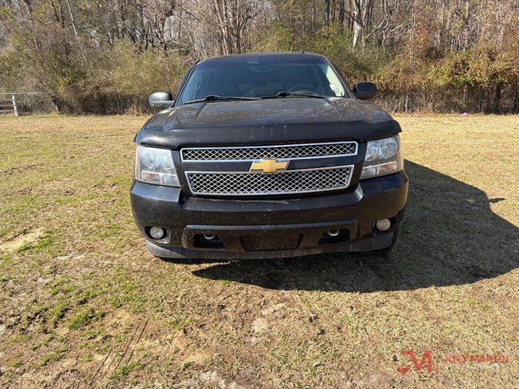 2013-chevrolet-suburban-image-6