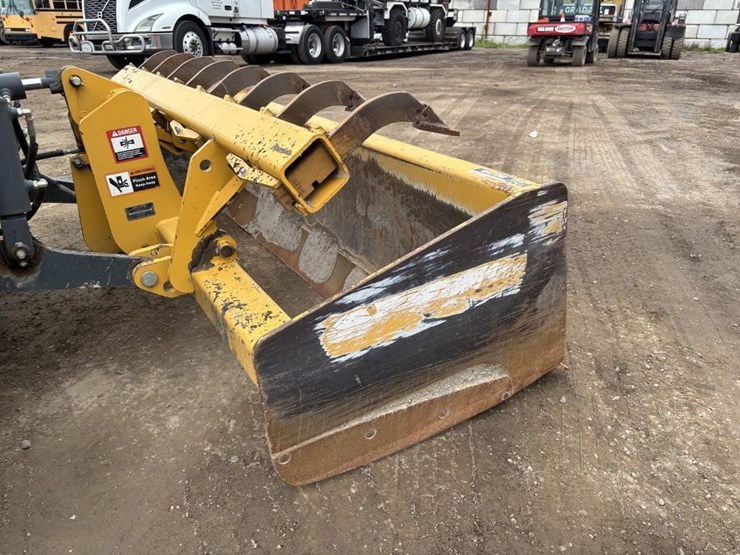 2018-deere-210lep-image-6