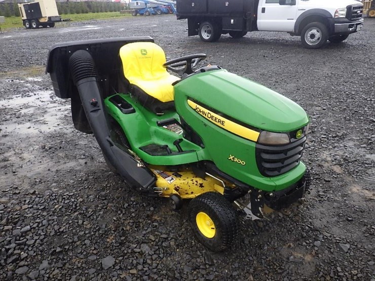 john-deere-x300-image-3