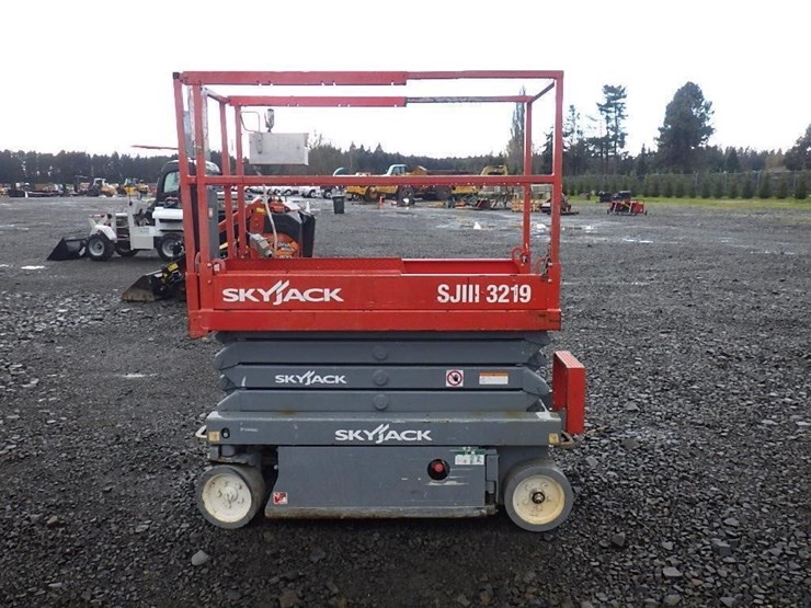 2013-skyjack-sjiii3219-image-4