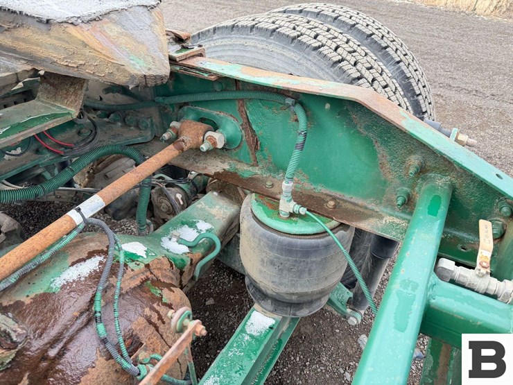 2009-peterbilt-384-image-26