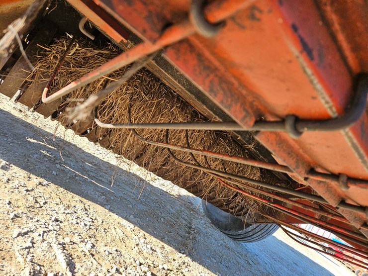 hesston-565a-image-11