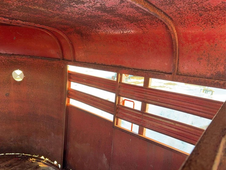 16’-rawhide-livestock-trailer-image-13