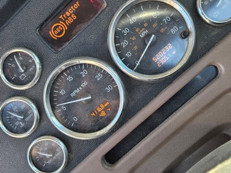 2011-peterbilt-386-image-34