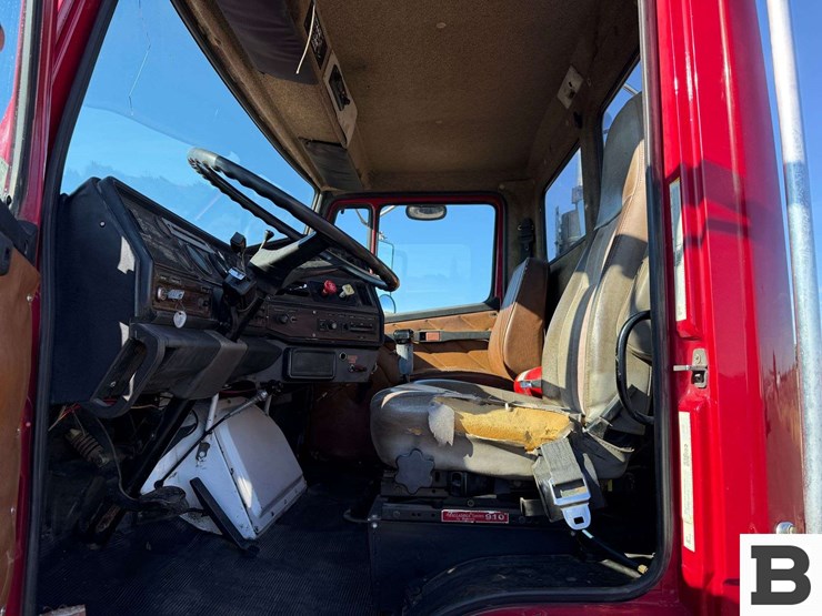 1986-freightliner-flc112-image-43