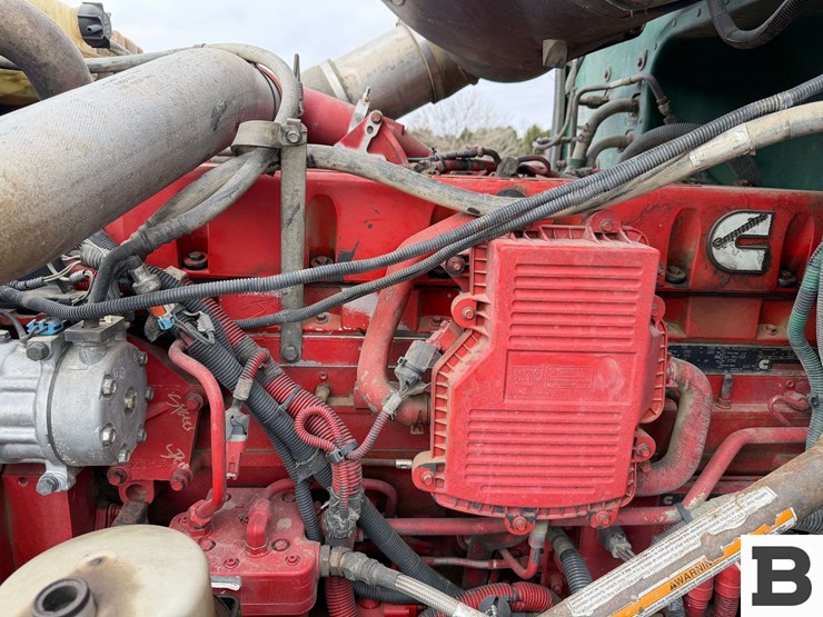 2009-peterbilt-384-image-37