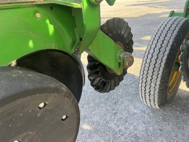 2004-john-deere-1790-image-11