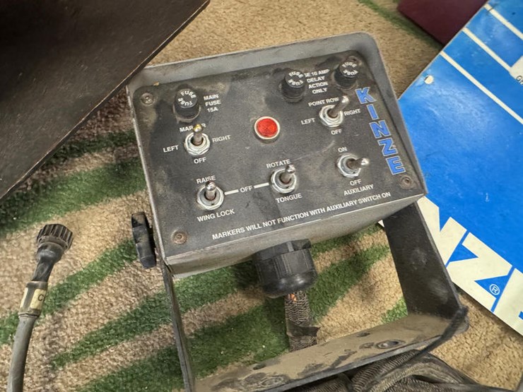 2010-kinze-3600-image-93