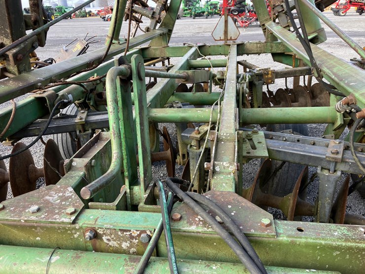 john-deere-235-image-4