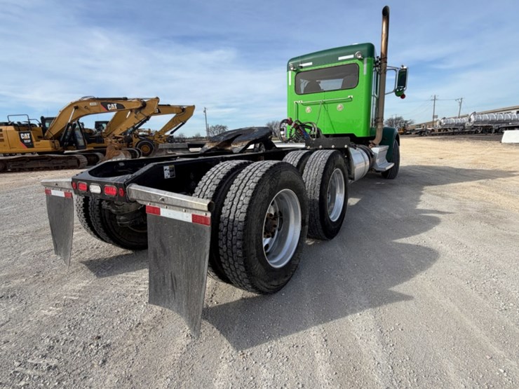 2021-peterbilt-367-image-6