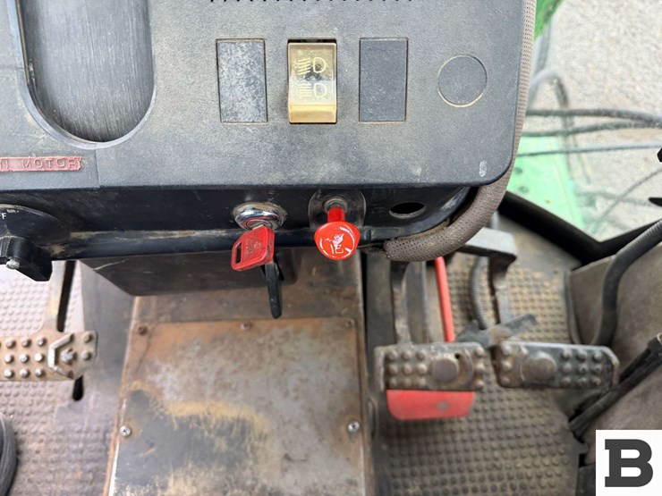 1983-john-deere-2350-image-66