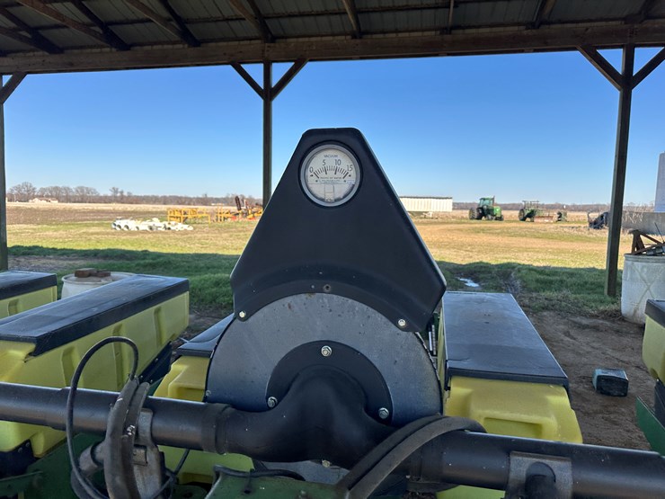 john-deere-8-image-40