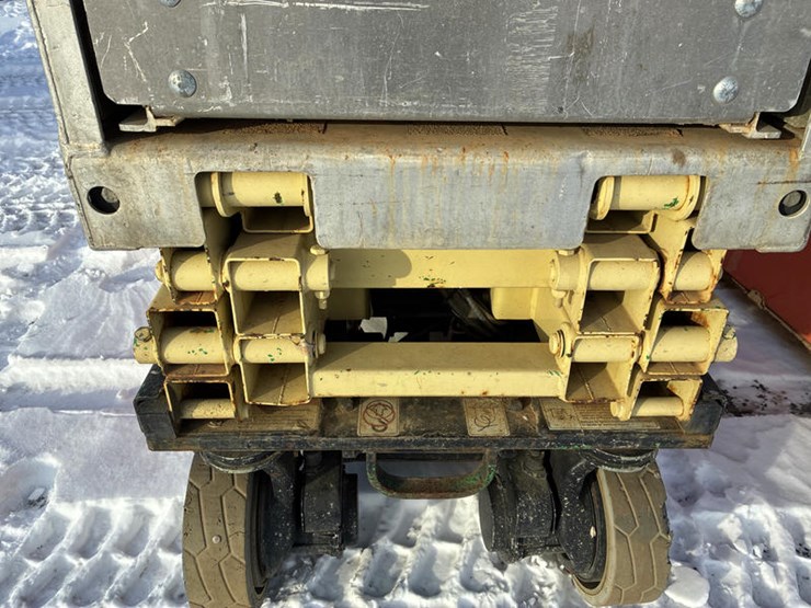 2007-jlg-1930es-image-6