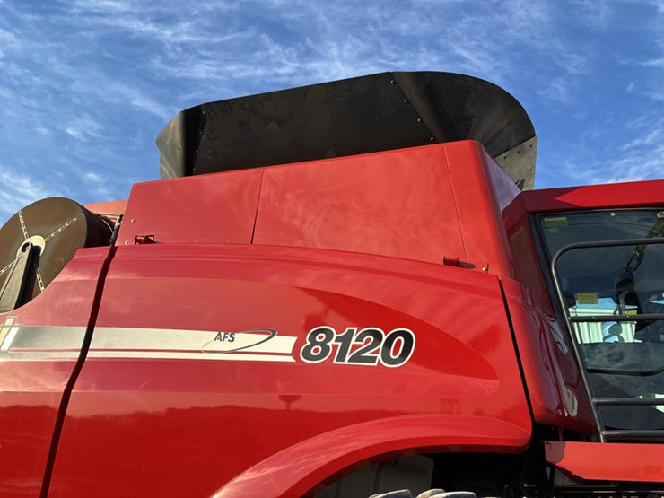 2010-case-ih-8120-image-15