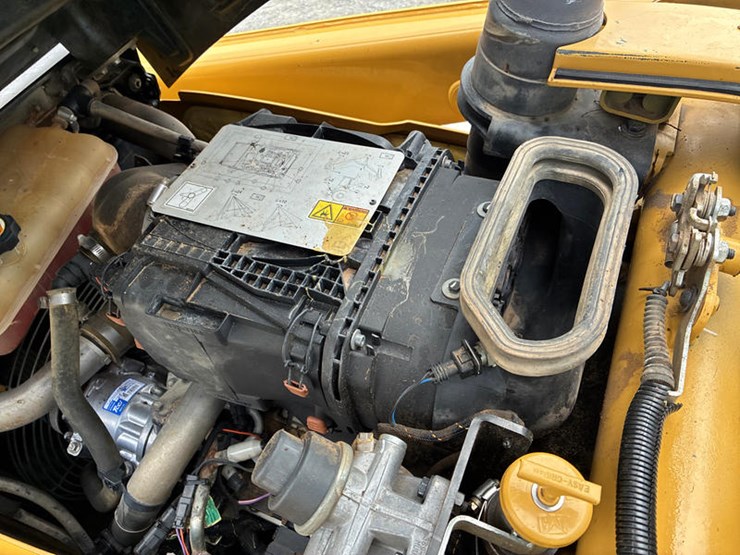 2017-caterpillar-415f2-image-59