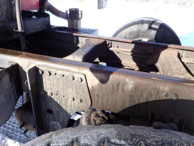 2016-peterbilt-567-image-47