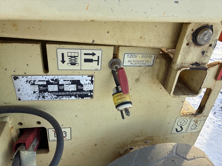 2007-jlg-2630es-image-9