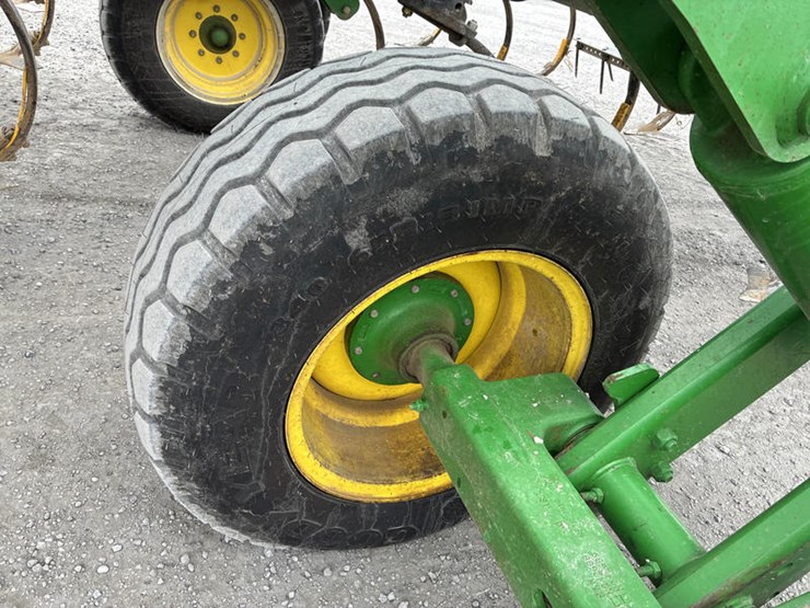 john-deere-2310-image-39