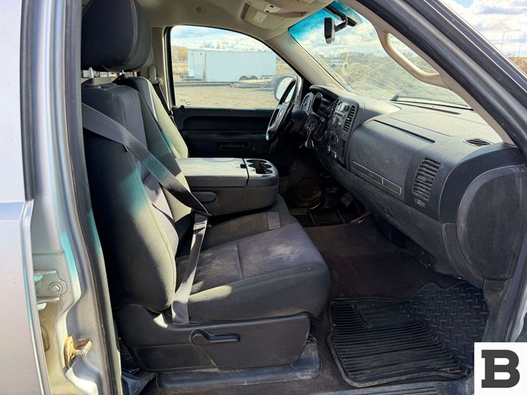 2013-chevrolet-silverado-1500-image-24