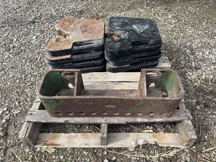 set-of-8-allis-chalmers-suitcase-weights-&-bracket-image-3