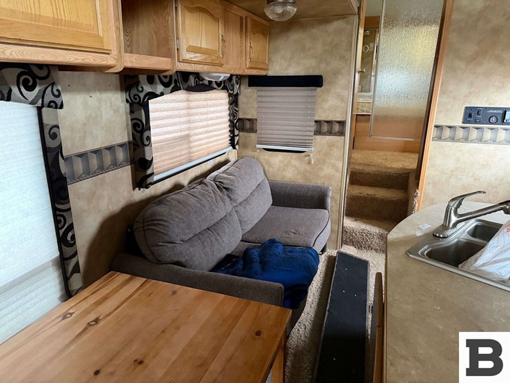 2006-raptor-3712ts-travel-trailer-image-37