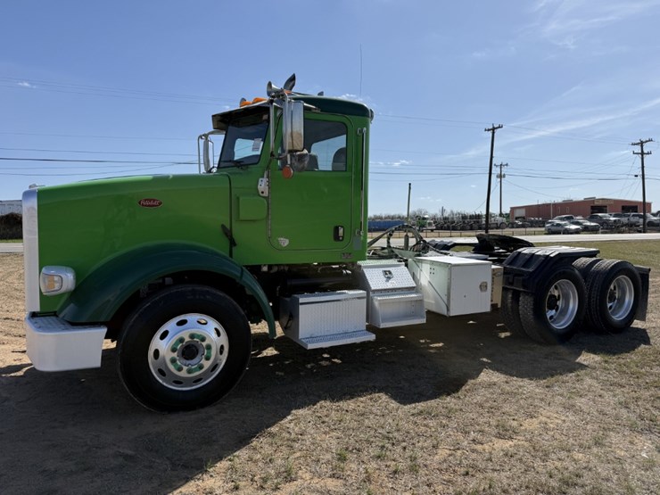 2020-peterbilt-367-image-1