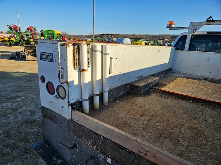 2003-ford-f550-image-11