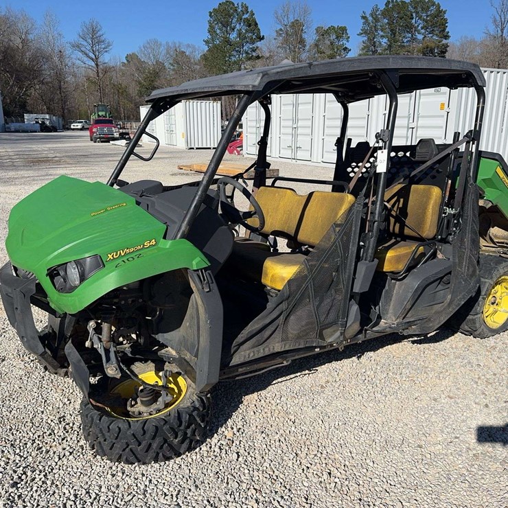 JOHN DEERE GATOR