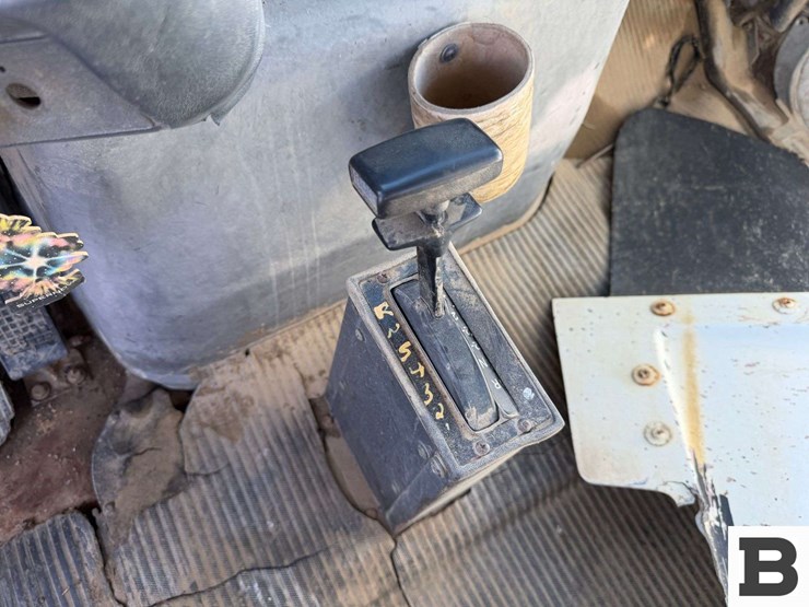 1985-ford-8000-image-60