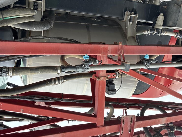 2015-case-ih-patriot-3340-image-13