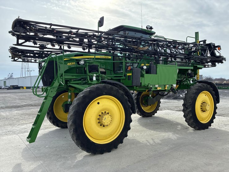 2014-john-deere-4830-image-11
