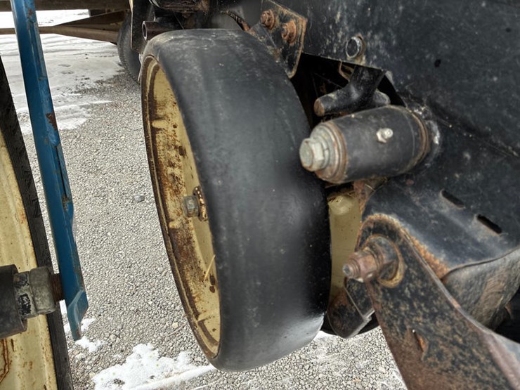 1997-kinze-2600-image-52