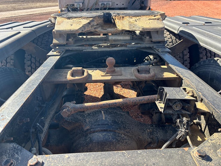 2009-freightliner-columbia-120-image-12